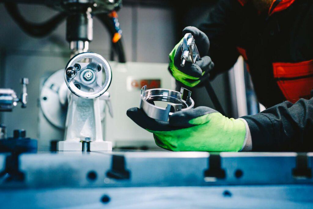 Etablissement meon, spécialiste usinage de pièces de formes, moules, mécanique de précision automobile aéronautique